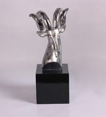 卷角羊頭擺件 仿古工藝點亮現(xiàn)代家居的時尚宣言